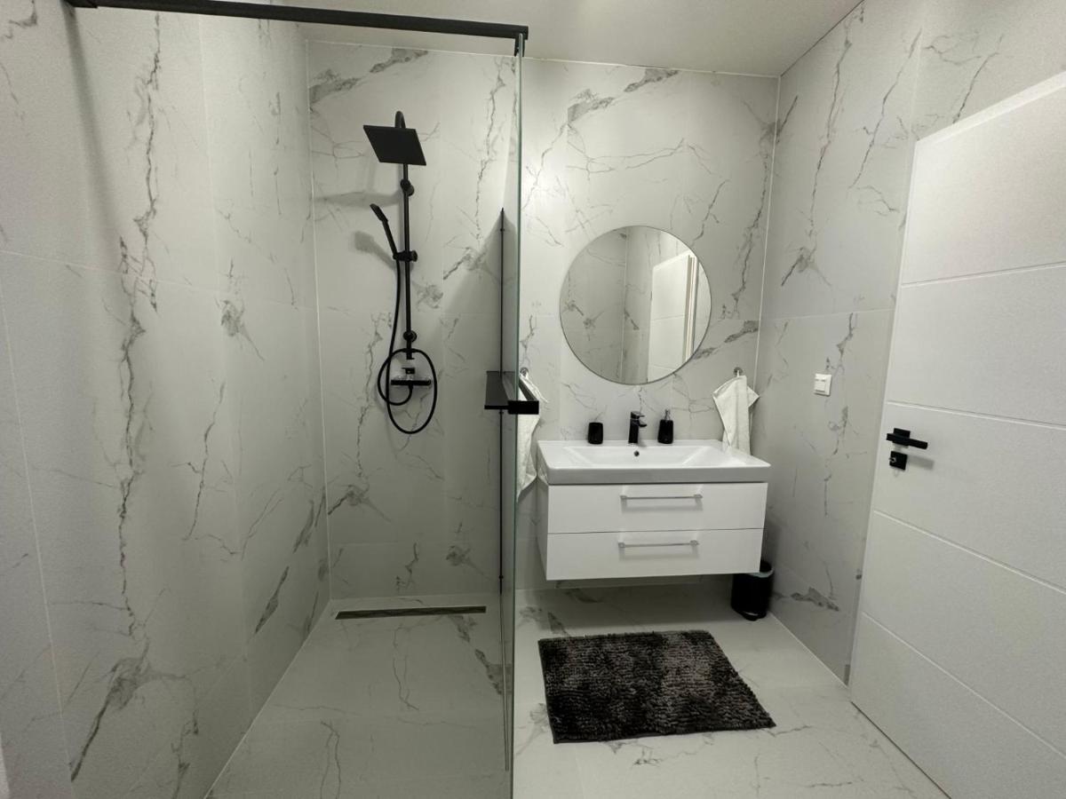 Klimatizovany Apartmanovy Dom S Virivkou, 9A セネツ エクステリア 写真
