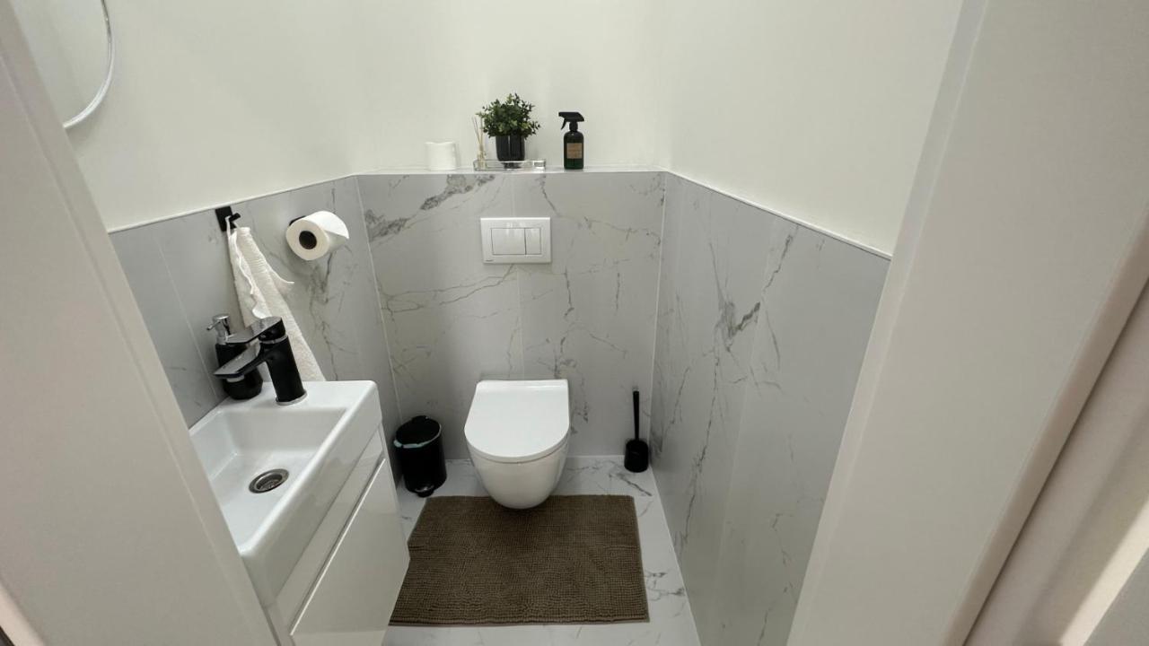 Klimatizovany Apartmanovy Dom S Virivkou, 9A セネツ エクステリア 写真