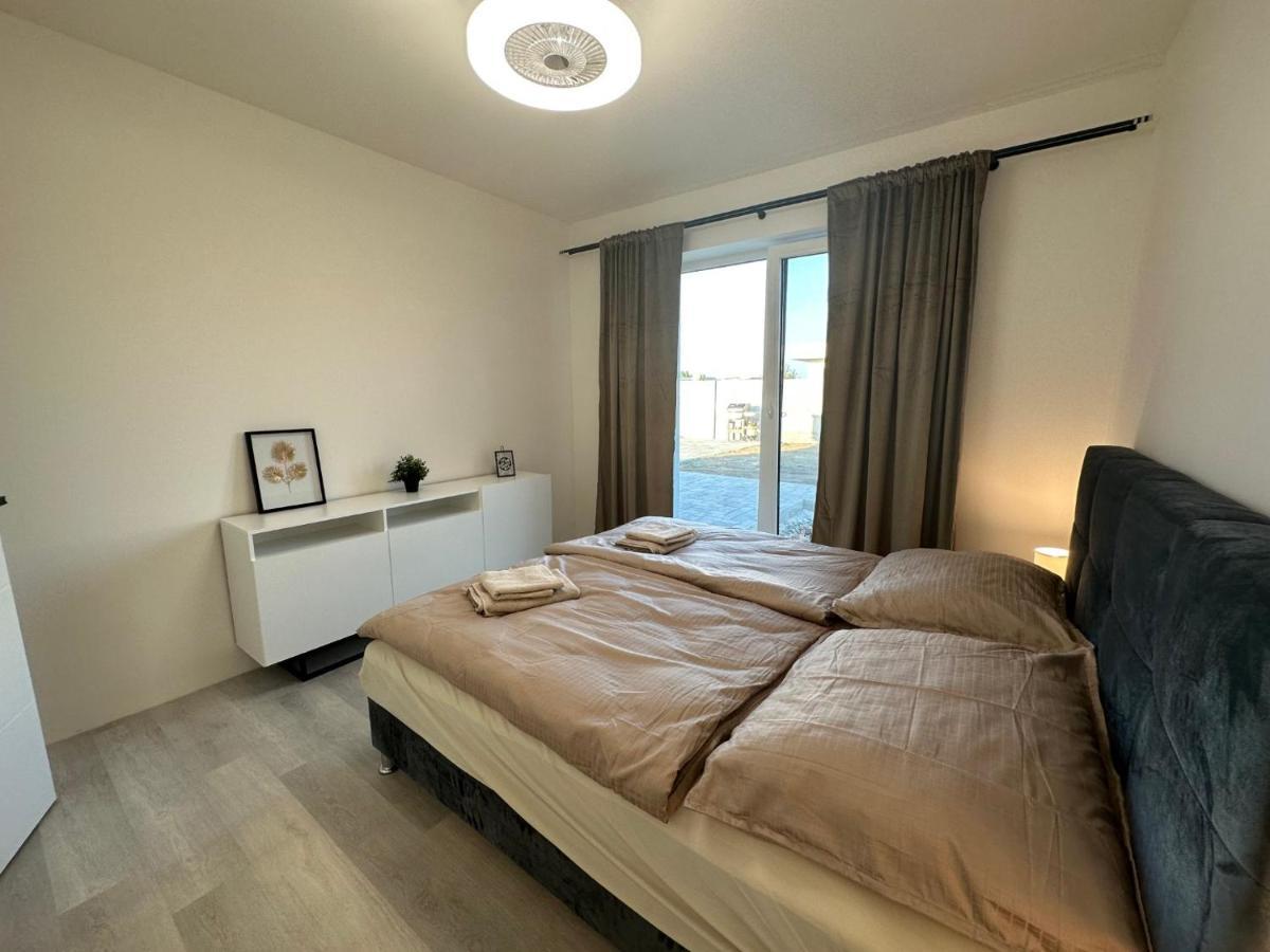 Klimatizovany Apartmanovy Dom S Virivkou, 9A セネツ エクステリア 写真