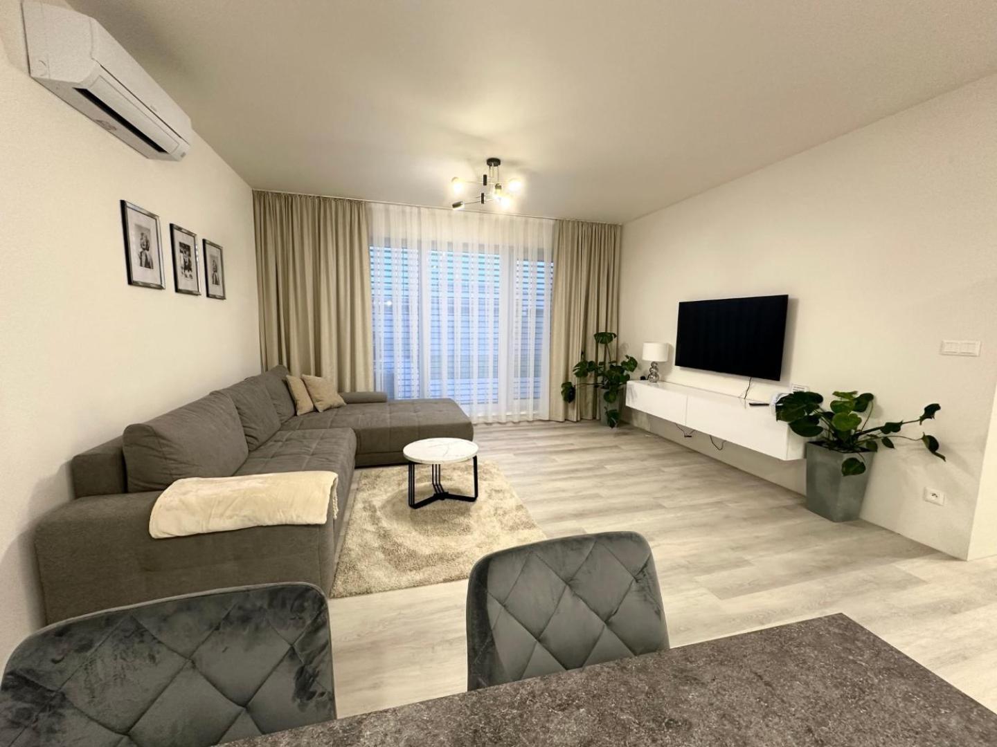 Klimatizovany Apartmanovy Dom S Virivkou, 9A セネツ エクステリア 写真
